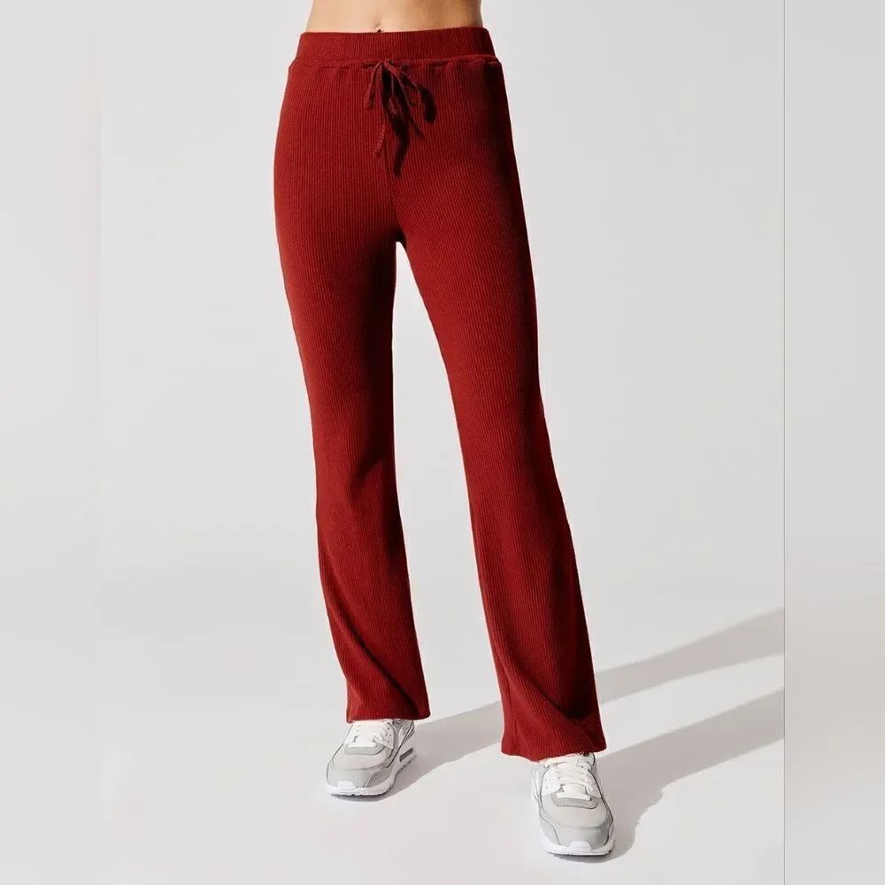 NWT Carbon38 Brushed Ribbed Flare Pants in Rum Wine - Size M